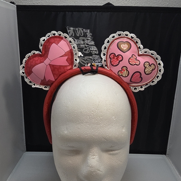 Loungefly Disney Minnie Mouse Valentine\'s Day Hearts Ears NWT